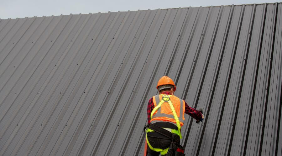 Professional gutter cleaning in College Springs, IA